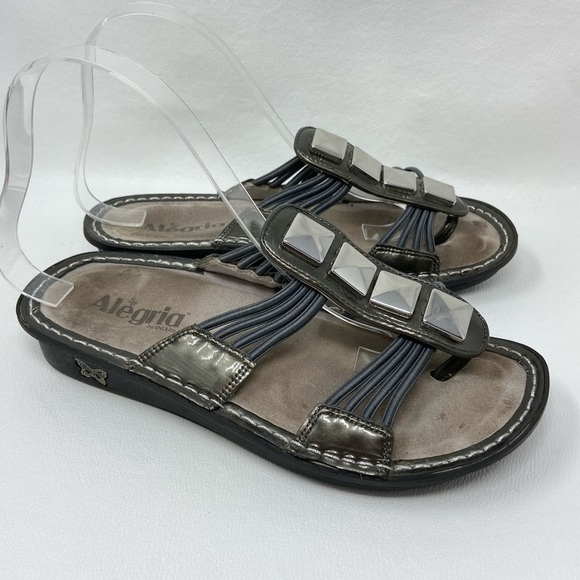 Alegria Pisa-123 Chrome Patent Leather Thong Sandals Shoes - Picture 1 of 12